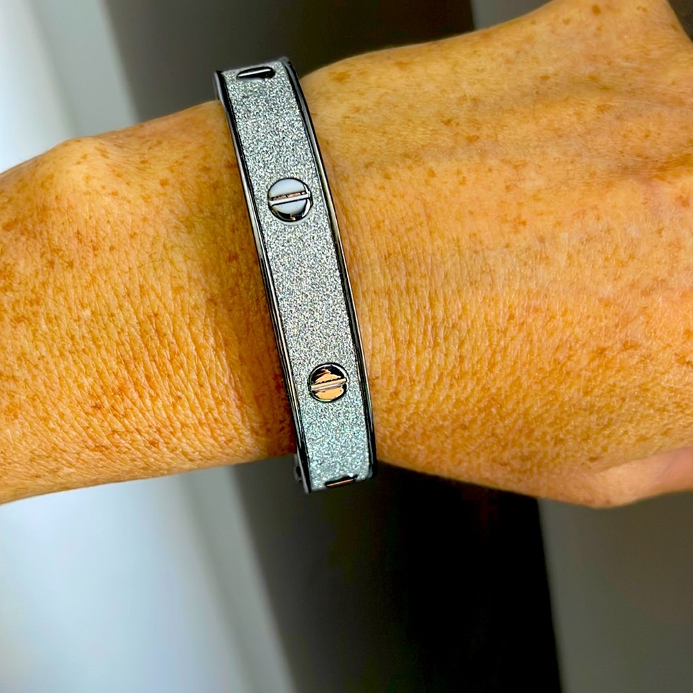 Fun bracelet in excellent condition!